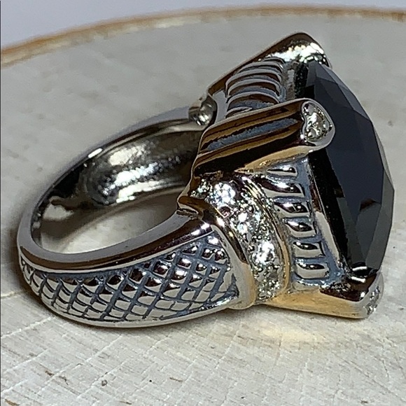 Stunning Fashion Ring - Picture 2 of 5